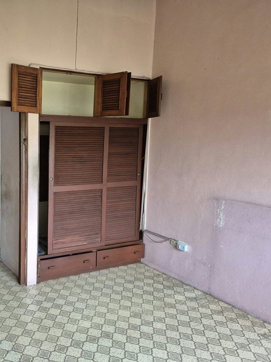 Master bedroom wardrobe — before