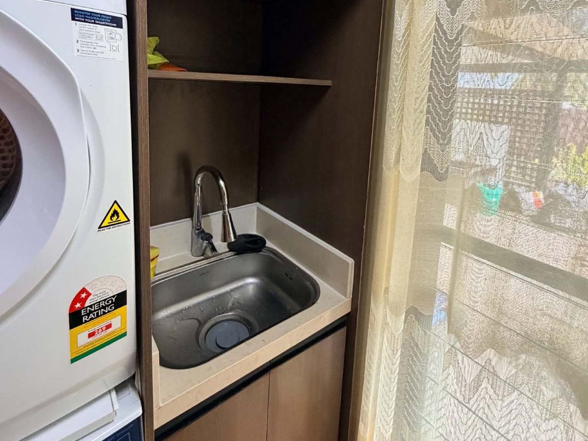 Matching joinery at the laundry sink