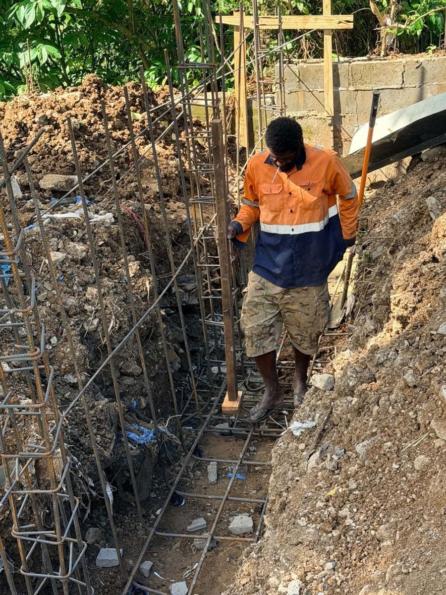 Crew fixing footing steel