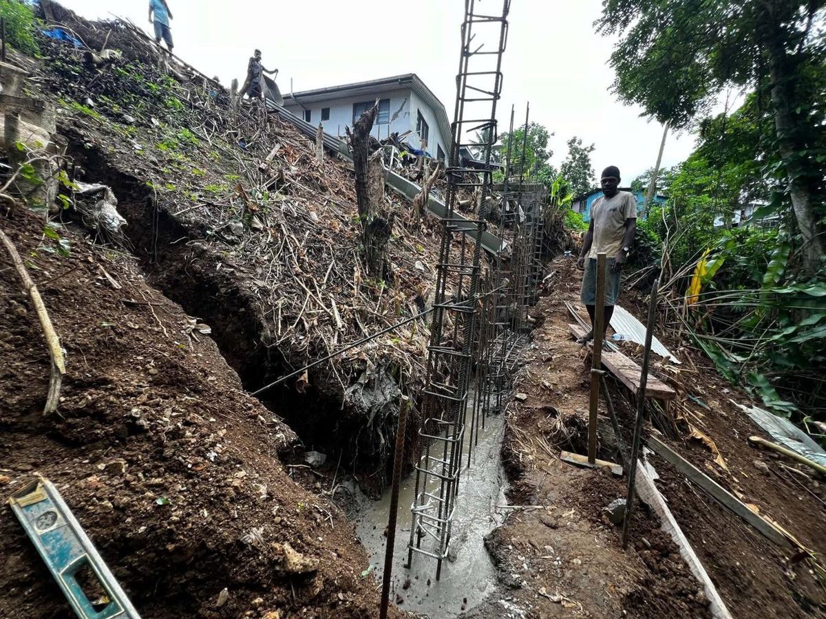 Retaining wall footing pour