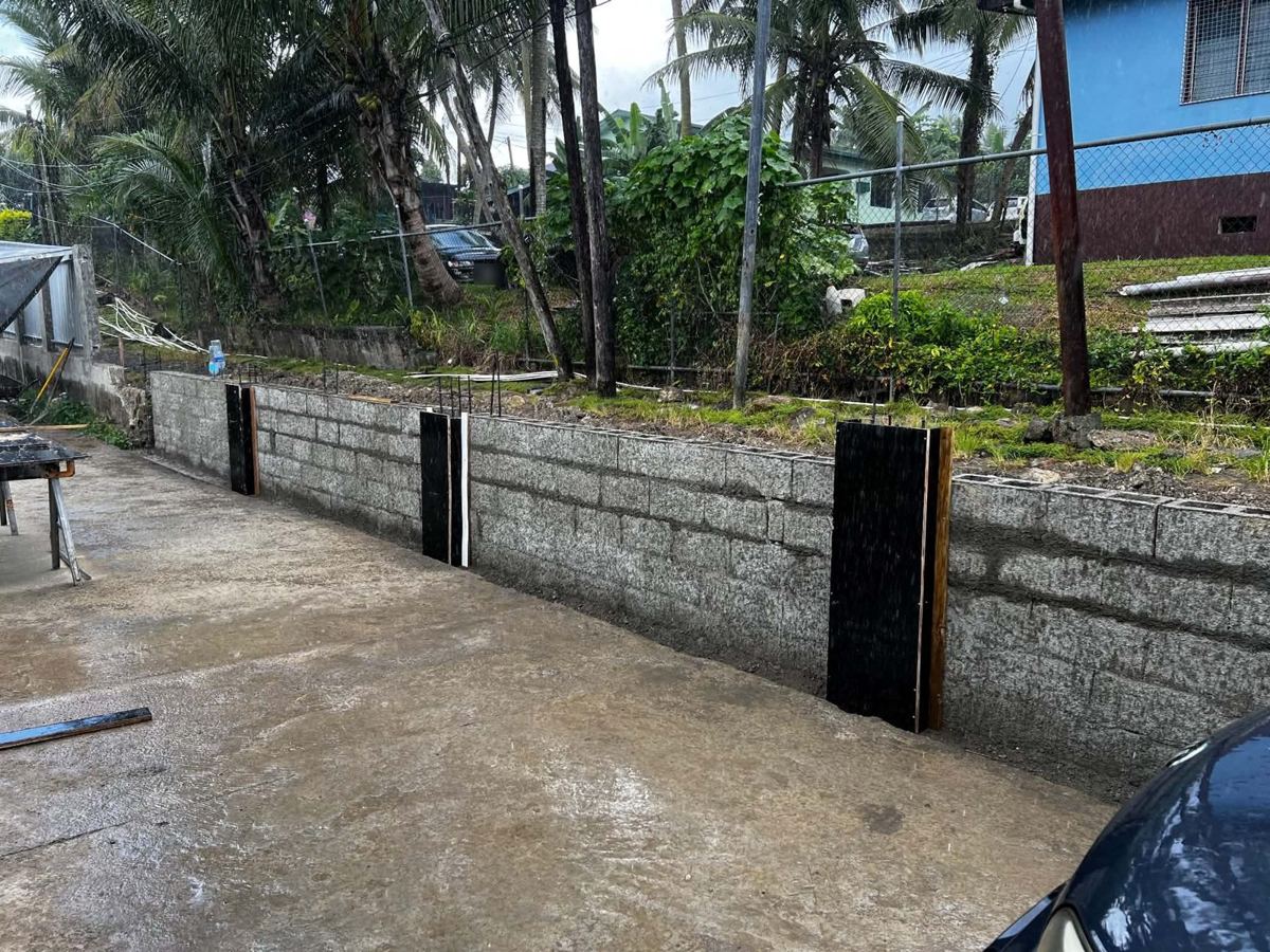 Column formwork against the new wall
